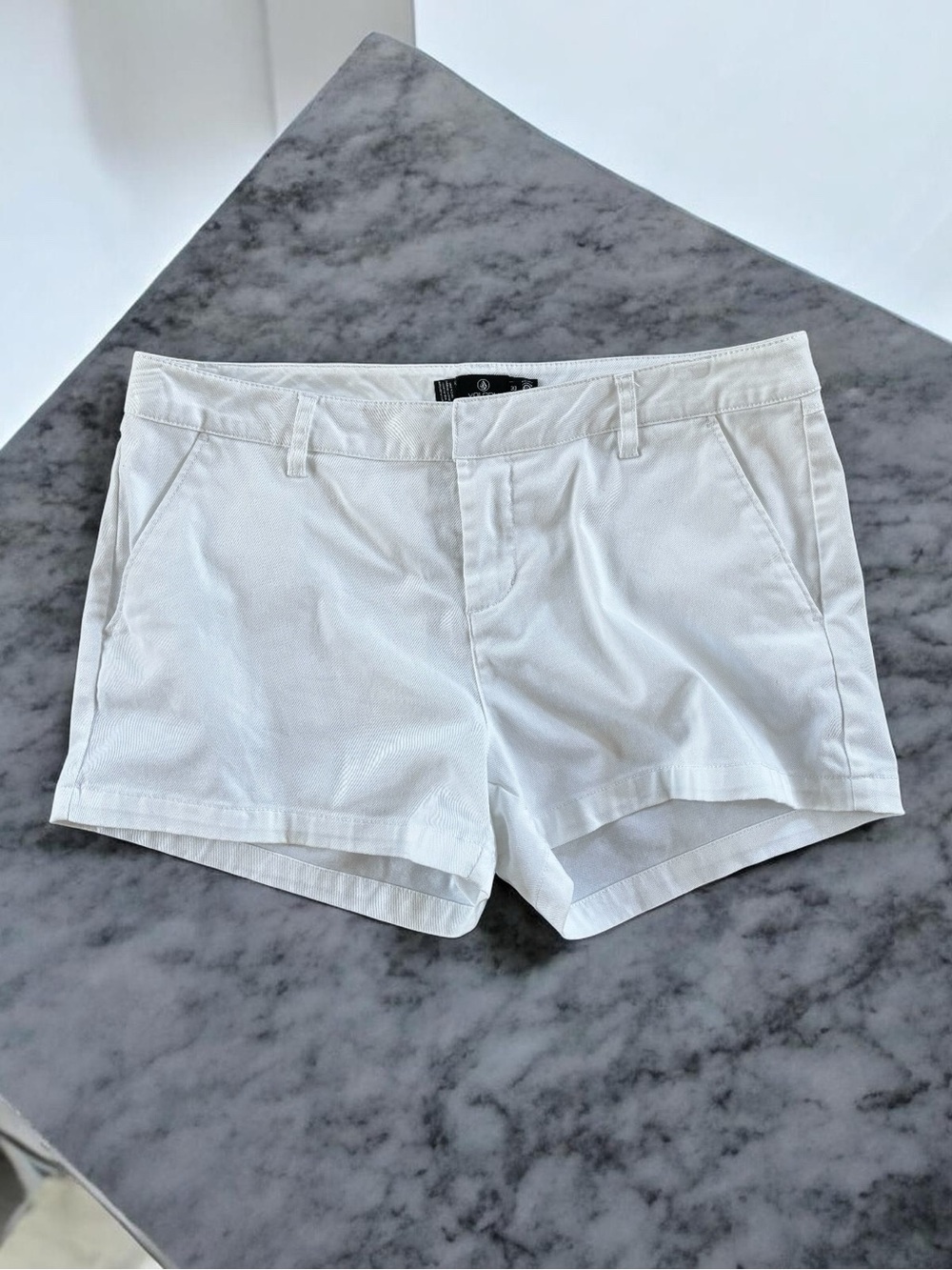 VOLCOM Women's White Frochickie Shorts  (10)